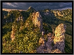 Góry Strażowskie, Karpaty Zachodnie, Skały, Rezerwat, Sulovske skaly, Drzewa, Ciemne, Chmury, Słowacja