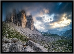 Włochy, Dolomity, Skały, Góry Tre Cime di Lavaredo, Kamienie, Mgła, Ciemne, Chmury