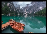 Włochy, Jezioro Pragser Wildsee, Lago di Braies, Góry, Dolomity, Pomost, Łódki, Chmury