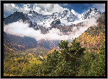 Jesień, Góry, Dolina, Wąwóz, Mgła, Drzewa, Droga, Kaukaz, Osetia Północna, Rosja