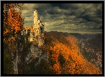 Zamek Lichtenstein Castle, Góry, Dolina, Miasteczko Lichtenstein, Skały, Drzewa, Jesień, Chmury, Badenia-Wirtembergia, Niemcy