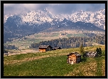 Dolomity, Góry Sassolungo, Drewniane, Domki, Płaskowyż Seiser Alm, Dolina Val Gardena, Drzewa, Chmury, Włochy