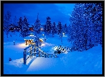 Finlandia, Laponia, Kakslauttanen, Zima, Noc, Oświetlone, Domki, Mostek, Drzewa