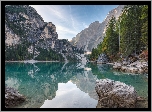 Włochy, Jezioro, Pragser Wildsee, Lago di Braies, Góry, Dolomity, Drzewa, Skały, Odbicie