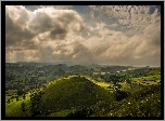 Wzgórza, Pola, Wieś Earl Sterndale, Hrabstwo Derbyshire, Anglia, Chmury, Drzewa