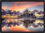 Francja, Normandia, Wyspa Mont Saint-Michel, Opactwo św. Michała Archanioła, Zatoka Wzgórza Świętego Michała, Wschód słońca, Chmury