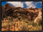 Skały, Łuki skalne, Devils Garden, Rośliny, Ogrodzenie, Park Narodowy Arches, Stan Utah, Stany Zjednoczone
