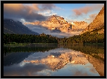 Stany Zjednoczone, Stan Montana, Park Narodowy Glacier, Jezioro Swiftcurrent Lake, Góry