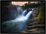 Norwegia, Gmina Hemsedal, Wodospad Rjukandefossen, Skay, Drzewa