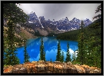 Kanada, Prowincja Alberta, Park Narodowy Banff, Jezioro Moraine, Góry, Świerki