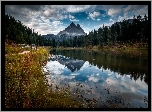 Góry Dolomity, Masyw Tre Cime di Lavaredo, Jezioro Antorno Lake, Lasy, Mostek, Prowincja Belluno, Włochy