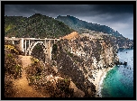 Stany Zjednoczone, Kalifornia, Góry, Wybrzeże, Skały, Most, Bixby Creek Bridge, Roślinność, Morze, Chmury