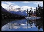  Kanada, Park Narodowy Yoho, Jezioro Emerald Lake, Dom, Most, Góry, Drzewa
