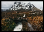 Góry, Ośnieżone, Szczyty, Góra, Buachaille Etive Mor, Strumień, Rzeczka, Drewniana, Kładka, Mostek, Jesienna, Trawa, Glen Coe, Szkocja