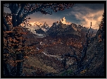 Argentyna, Park Narodowy Los Glaciares, Góry, Patagonia, Szczyt Fitz Roy, Jesień, Drzewa, Rzeka Rio de las Vueltas