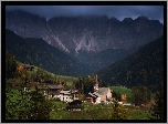 Góry, Dolomity, Las, Drzewa, Domy, Kościół, Chmury, Wieś, Santa Maddalena, Dolina Val di Funes, Włochy