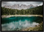 Jezioro Karersee, Góry Dolomity, Góra Latemar, Drzewa, Las, Miejscowość Welschnofen, Włochy