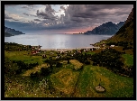 Norwegia, Wioska Grøtfjord, Pola, Drzewa, Fiord, Góry