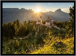 Góry, Dolomity, Wzgórze, Kościół św Krzyża, Promienie słońca, Alta Badia, Południowy Tyrol, Włochy