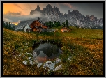 Góry, Dolomity, Park krajobrazowy Puez Odle, Góry, Domy, Oczko wodne, Chmury, Drzewa, Włochy