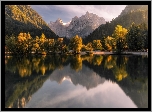 Słowenia, Kranjska Gora, Góry, Alpy Julijskie, Jezioro, Jasna Lake, Las, Drzewa, Chmury, Odbicie