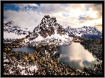 Park Prowincjonalny Mount Assiniboine, Ośnieżone, Góry, Góra Mount Assiniboine, Jeziora, Cerulean Lake, Sunburst Lake, Drzewa, Kolumbia Brytyjska, Kanada