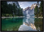 Włochy, Góry, Dolomity, Drzewa, Jezioro Pragser Wildsee, Odbicie
