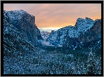 Stany Zjednoczone, Kalifornia, Park Narodowy Yosemite, Góry, Sierra Nevada, Las, Turnia