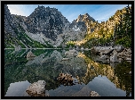 Góry, Jezioro, Colchuck Lake, Drzewa, Kamienie, Stan Waszyngton, Stany Zjednoczone