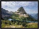 Góry, Góra Bearhat Mountain, Jezioro Hidden Lake, Drzewa, Chmury, Park Narodowy Glacier, Stan Montana, Stany Zjednoczone