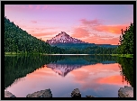 Góry, Stratowulkan Mount Hood, Jezioro Trillium Lake, Kamienie, Drzewa, Las, Chmury, Stan Oregon, Stany Zjednoczone