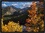 Góry Skaliste, Jezioro Bear Lake, Park Narodowy Gór Skalistych, Jesień, Drzewa, Chmury, Stan Kolorado, Stany Zjednoczone