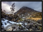 Walia, Park Narodowy Snowdonia, Góry, Dolina Ogwen, Rzeka Ogwen, Skały, Kamienie, Mostek, Drzewo, Mgła