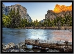 Stany Zjednoczone, Stan Kalifornia, Park Narodowy Yosemite, Góry, Rzeka, Kamienie, Drzewa