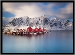 Norwegia, Lofoty, Morze Norweskie, Góry, Wioska Hamnoy, Zima, Łodzie, Domy, Chmury