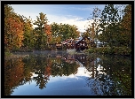 Stany Zjednoczone, Stan New Hampshire, Wilton, Staw, Drzewa, Domy, Młyn Fryes Measure Mill, Odbicie