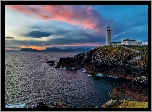 Irlandia, Wybrzeże, Skały, Latarnia morska, Fanad Head Lighthouse, Morze, Chmury, Poranek