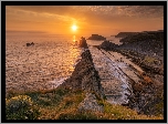 Hiszpania, Morze, Arnia Beach, Wybrzeże, Skały, Zachód słońca, Chmury