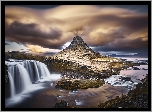 Islandia, Góra Kirkjufell, Wodospad Kirkjufellsfoss, Kamienie