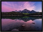 Kanada, Prowincja Alberta, Park Narodowy Jasper, Jezioro Patricia Lake, Góry, Drzewa, Odbicie