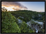 Chorwacja, Park Narodowy Jezior Plitwickich, Jeziora, Wodospad, Skały, Drzewa, Lasy, Zachód słońca