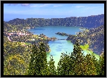 Jezioro Azul, Jezioro Verde, Wzgórza, Lasy, Drzewa, Obłoki, Miasto Ponta Delgada, Sete Cidades, Wyspa Sao Miguel, Azory, Portugalia