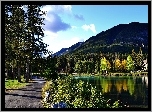 Kanada, Prowincja Alberta, Park Narodowy Banff, Miejscowość Banff, Jezioro, Góry, Drzewa