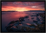 Norwegia,  Jezioro Tyrifjorden, Brzeg, Kamienie,  Wschód słońca