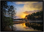 Stany Zjednoczone, Jezioro West Point Lake, Zachód słońca, Odbicie   Drzewa, Las