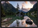 Góry, Alpy, Jezioro Hintersee, Skały, Drzewa, Chmury, Gmina Berchtesgaden, Bawaria, Niemcy