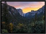Góry, Las, Drzewa, Park Narodowy, Yosemite, Zachód słońca, Stan Kalifornia, Stany Zjednoczone