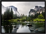 Stany Zjednoczone, Kalifornia, Park Narodowy Yosemite, Góry, Rzeka Merced, Kamienie, Drzewa