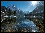Włochy, Góry, Jezioro Lago del Predil, Zima, Promienie słońca, Kamienie