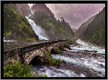 Wodospad Latefossen, Kamienny, Most, Droga, Rzeka Gronsdalslona, Kamienie, Góry, Skały, Las, Drzewa, Gmina Odda, Norwegia